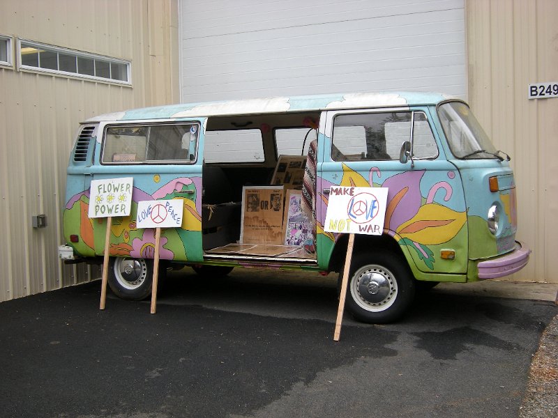 Image 072.JPG - VW Microbus at the Viet Nam War Museum (Bob Robb photo)